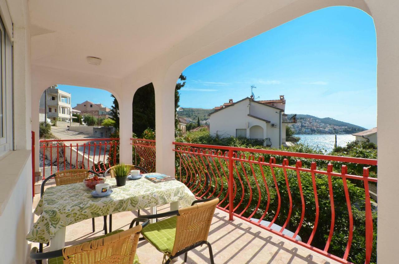 Apartment House Juretic - 50 M From The Beach Трогир Экстерьер фото